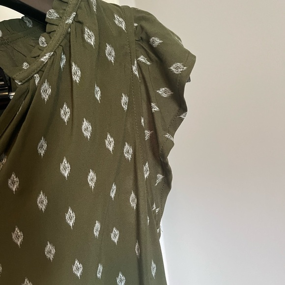 Time and Tru Women's Split Neck Dress with Flounce Hem- Size XS/Sea Turtle Combo - Picture 2 of 3